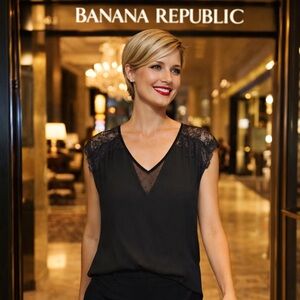 🌸Banana Republic Black Lace Top XL